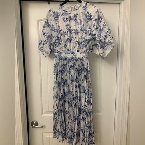 Pretty Little Thing - Pastel Blue Floral Print Open Back Pleated MIDI Dress